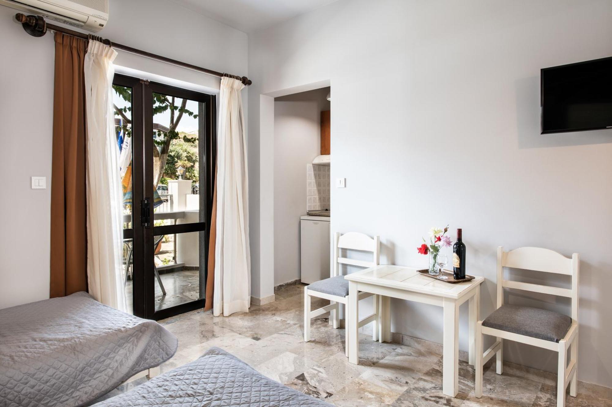 Lia Beachfront Apartments Stalos Exterior photo