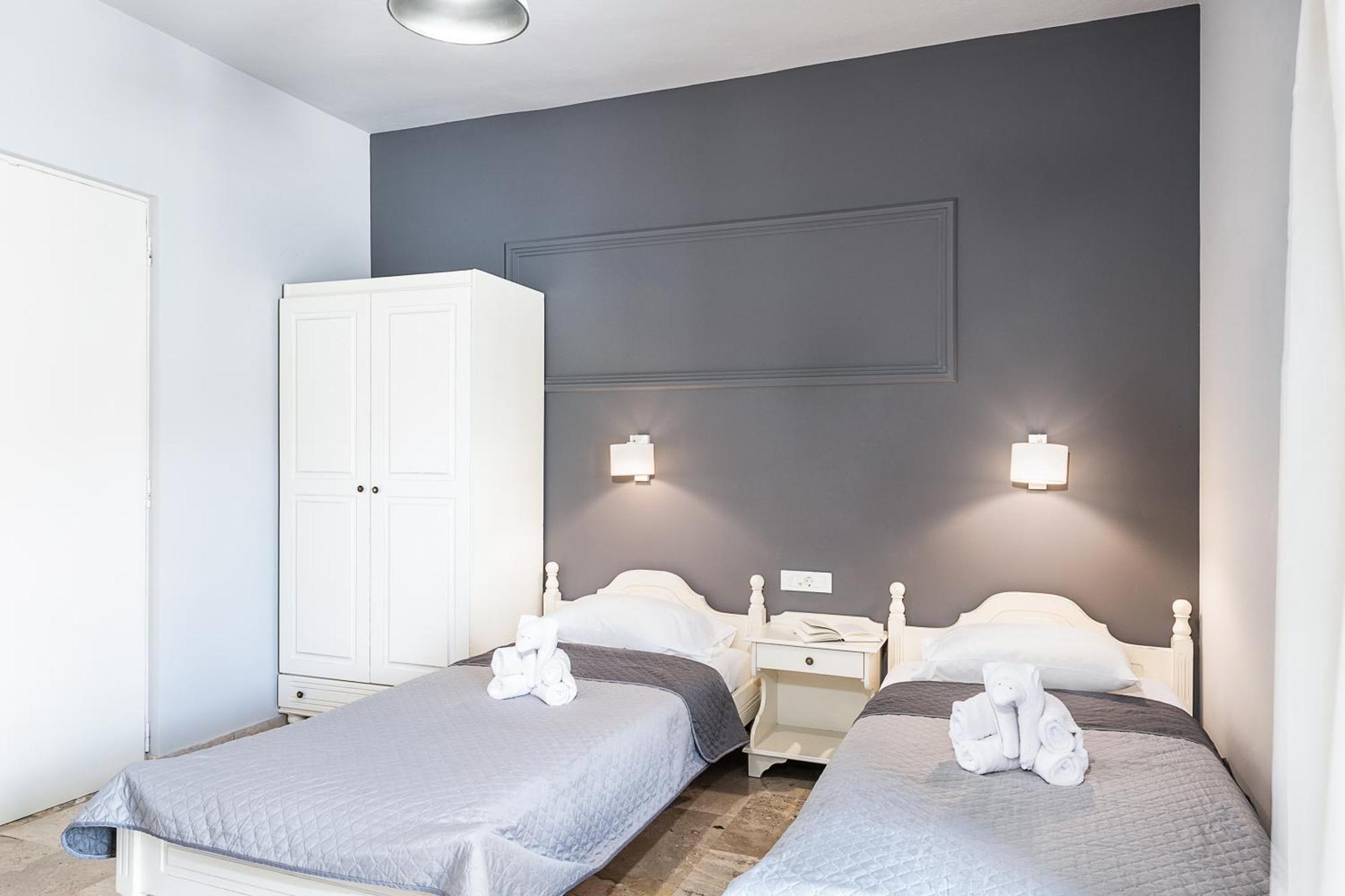 Lia Beachfront Apartments Stalos Room photo